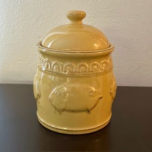 Sealed Vintage, canister with pigs. 7.5” with lid on.